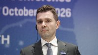 Муцунски не отговори дали ще положи цветя на гроба на Самуил