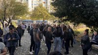 Втори ден служители и жители на Сунгурларе излязоха в подкрепа на арестувания кмет
