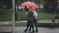 Времето днес: Валежите намаляват, но не забравяйте чадъра