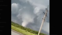 Огромно торнадо връхлетя Русия, десетки къщи са разрушени ВИДЕО