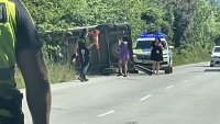 Линейка се преобърна след сблъсък с кола край Враца, всички пътници са ранени 
