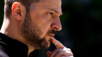 Зеленски клекна пред протестите, обеща нов законопроект 