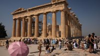 485 евро на турист: ето за какво харчат парите си почиващите в Гърция
