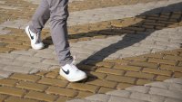 150 лв. ще е глобата, когато не спираме на пешеходна пътека и червен светофар