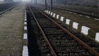Влак блъсна велосипедист, той загина