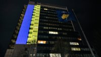 Заради Зеленски: В Косово свалиха украинското знаме
