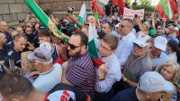 Задържани са двама за хулигански прояви по време на протест в София