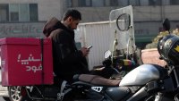Иранци рискуват арест, за да избягат от пълното затъмнение на интернет в Техеран