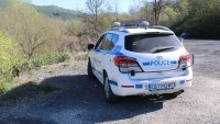Тяло на мъж е открито в изгоряла кола на пътя Батак &ndash; Доспат