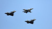 Полша вдигна по тревога бойни самолети заради руски удари в Западна Украйна