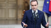 Десет часа след като обяви правителството си: Премиерът на Франция подаде оставка