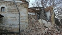 По чудо няма жертви: Посред бял ден се срути кула към древен храм в Брегово