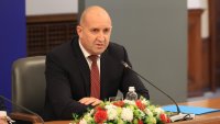 Пресслужбата на Радев: Гражданите не са възпрепятствани да разговарят с него