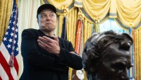 Мъск за документалния филм: поръчков материал, който цели да го злепостави