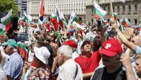 Поддръжници на "Възраждане" пак бранят българския лев на протести в цялата страна 