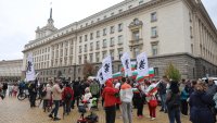 Протест срещу еврото и за оставката на правителството се провежда пред НС