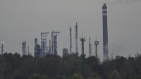 Един загинал и ранени при взрив в завод на МОЛ в Унгария