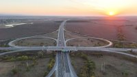526 евро глоба и 3 месеца без книжка за спиране в аварийната лента заради дете