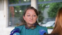 Деница Сачева: Радев прави опити да си играе със страховете на хората