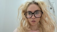Бившата на Мъск, Граймс, си татуира лицето 