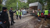 В кадър: Затворници участват в събирането на боклук в "Красно село" и "Люлин"