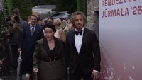 Алла Пугачова счупи тазобедрена става, придвижва се с бастун ВИДЕО