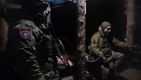 Руски войници се предават пред украински бойни роботи