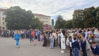 На над 127 000 ученици е отпусната еднократна помощ от 153 евро