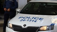 Агресивна жена чупи кола и плаши с убийство 20-годишна в Брезник