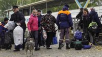 Плаках, когато видях хляб: Украинка избяга по "Пътя на смъртта" от град, блокиран и заплашен от глад