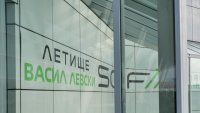 Нощната линия N4 вече обслужва и двата терминала на столичното летище