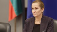 450 000 души се осигуряват на минимална работна заплата