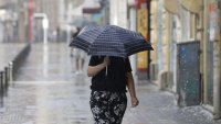 Хладен въздух, силен вятър и валежи: Какво време ни чака утре?