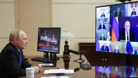 Ескалация на два фронта: Как Путин затяга натиска в Русия и срещу Украйна