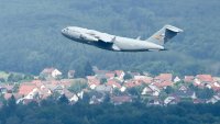 Американски военен самолет кацна в Москва, не е ясно кой е бил на борда му