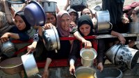 Израелските сили са завзели кораб, натоварен с хуманитарна помощ