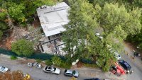 В кадър: Напрежение и полиция при премахването на "Кошарите" до бул. "Черни връх"