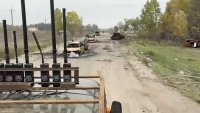 Хуманитарен конвой потегли към контролирания от Русия град Олешки в Украйна (ВИДЕО)