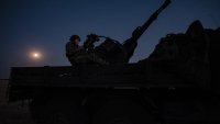 Специалисти, студенти, ветерани: Войниците на непълен работен ден, които ще защитават Европа