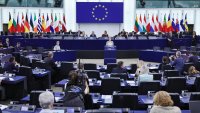 Как Европа се озова между Китай на Си и Америка на Тръмп?