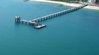 Морето изхвърли труп на жена край моста в Бургас