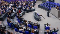 Германските депутати замразяват заплатите си от солидарност