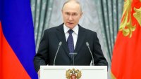 Одобрението към Путин продължава да спада