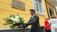 Откриха паметна плоча на Кирил Маричков на фасадата на дома му в София СНИМКИ