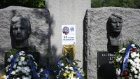 В кадър: 55 години без Гунди и Котков, Левски почете Непрежалимите