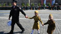 13-годишни обучават войници да боравят с дронове в Русия