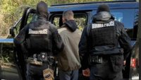 Разбиха група за трафик на мигранти, 19 души са задържани