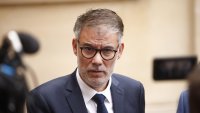 Внукът на съветски шпионин, който мечтае за Елисейския дворец