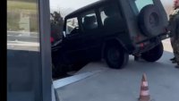 Военен джип се заби в ресторант на пътя между Калофер и Карлово ВИДЕО