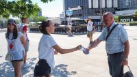 Раздават безплатна вода в София и през почивните дни заради горещините